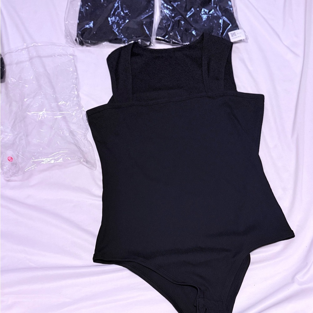 Set of (3) Black Seamless Shape-Wear Bodysuit🖤 - Picture 7 of 10